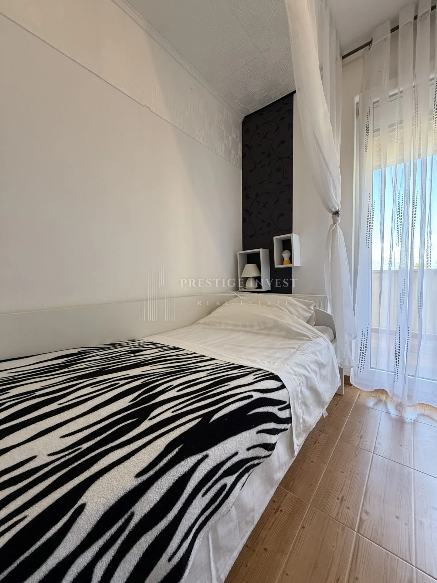 prvi red uz more- trosoban penthouse s krovnom terasom - slika 41