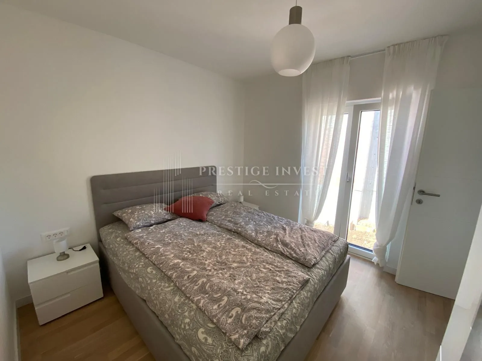diklo- 4soban stan s pogledom na more i krovnom terasom - slika 28
