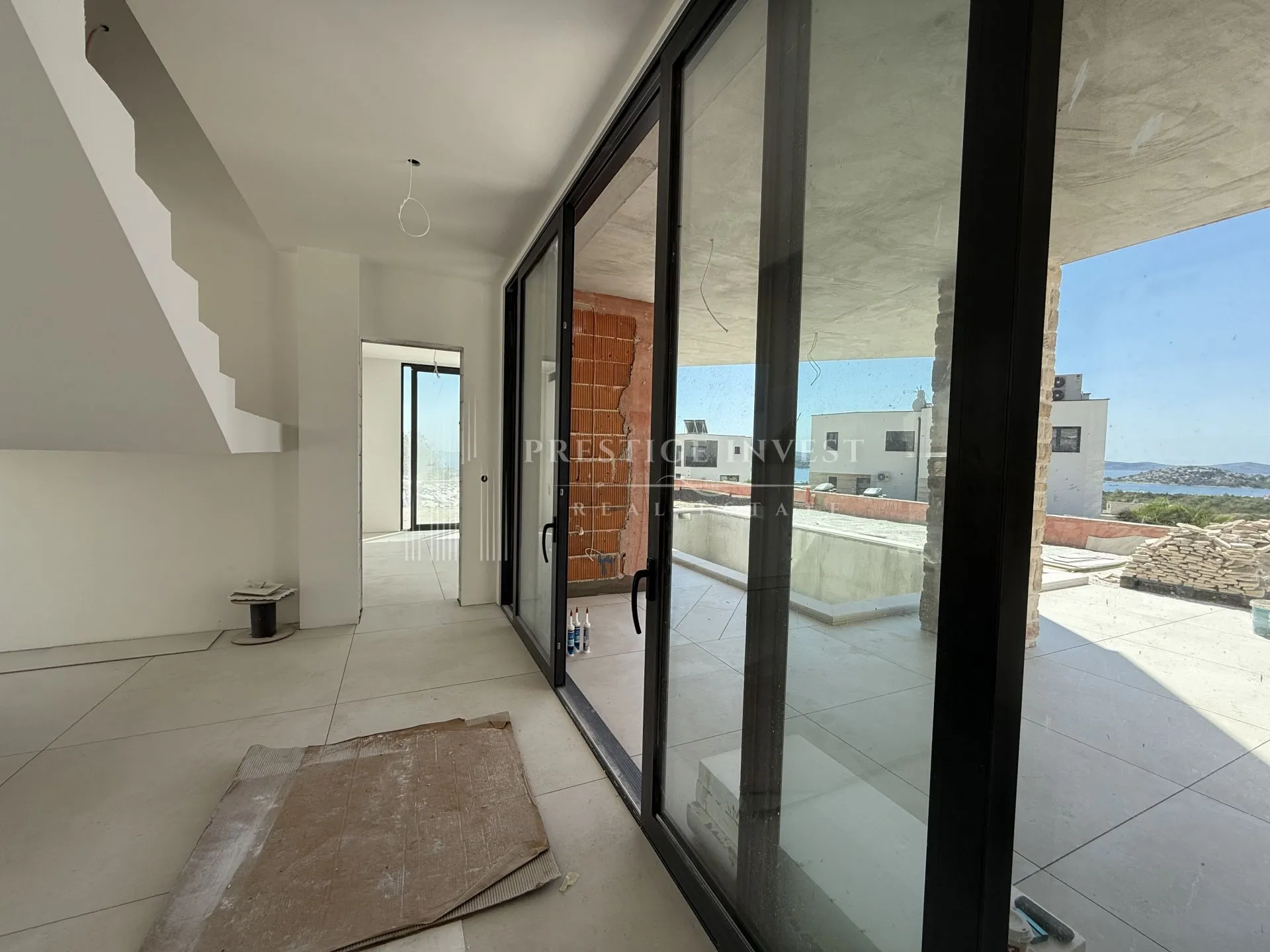 vodice- eksluzivna vila s panormaskim pogledom za otoke - slika 31