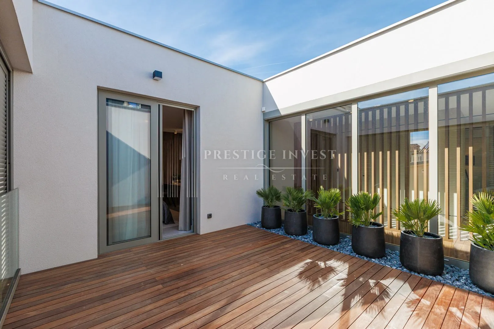 rogoznica- centar- luksuzan namješten penthouse - slika 40