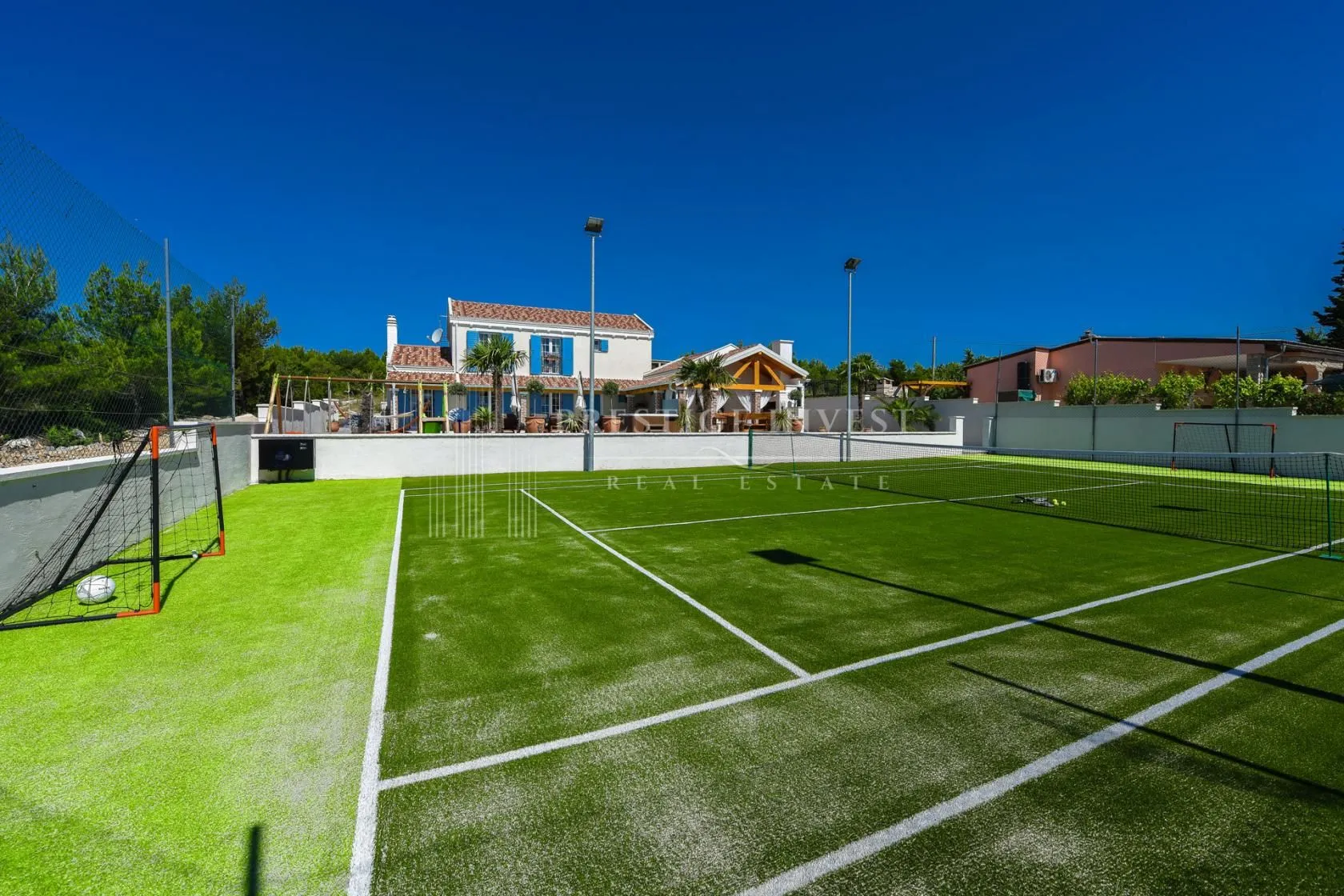 zadar okolica- luksuzna vila, bazen i teniski teren - slika 10