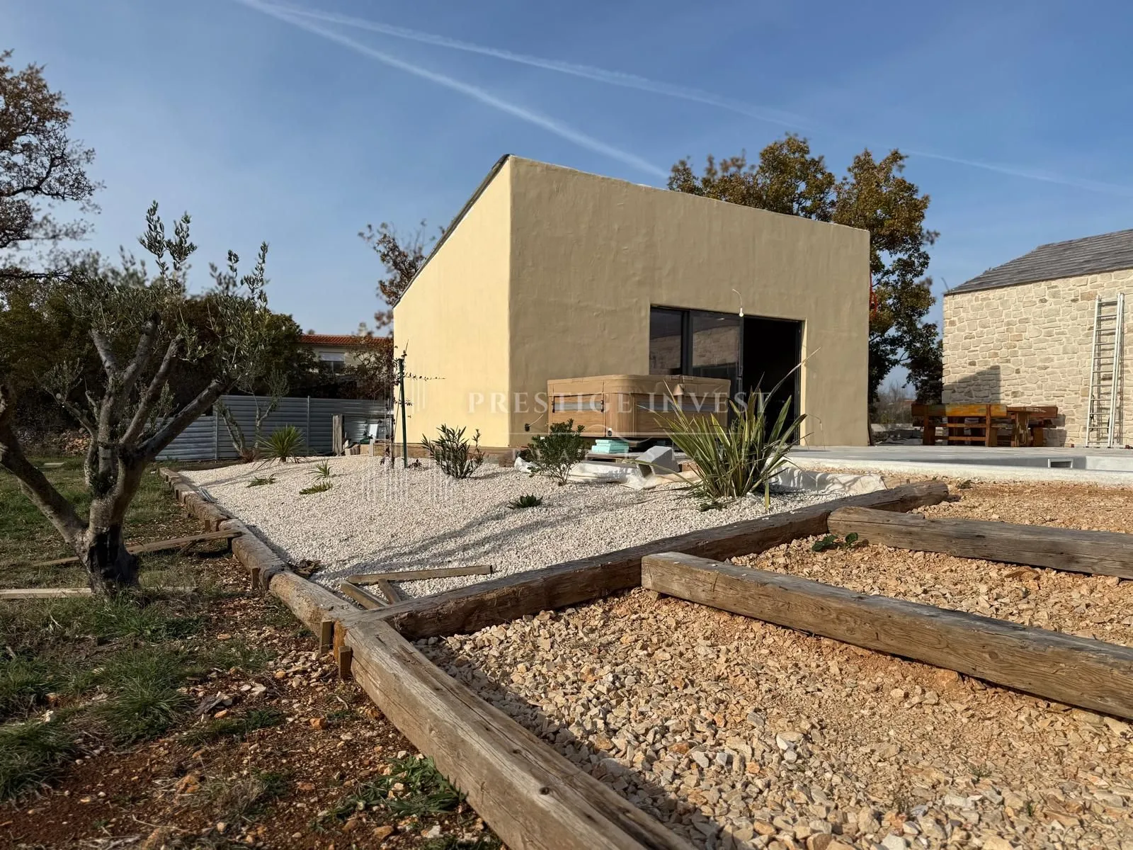 luksuzna prizemnica s 2550m2 okućnice i bazenom - slika 67