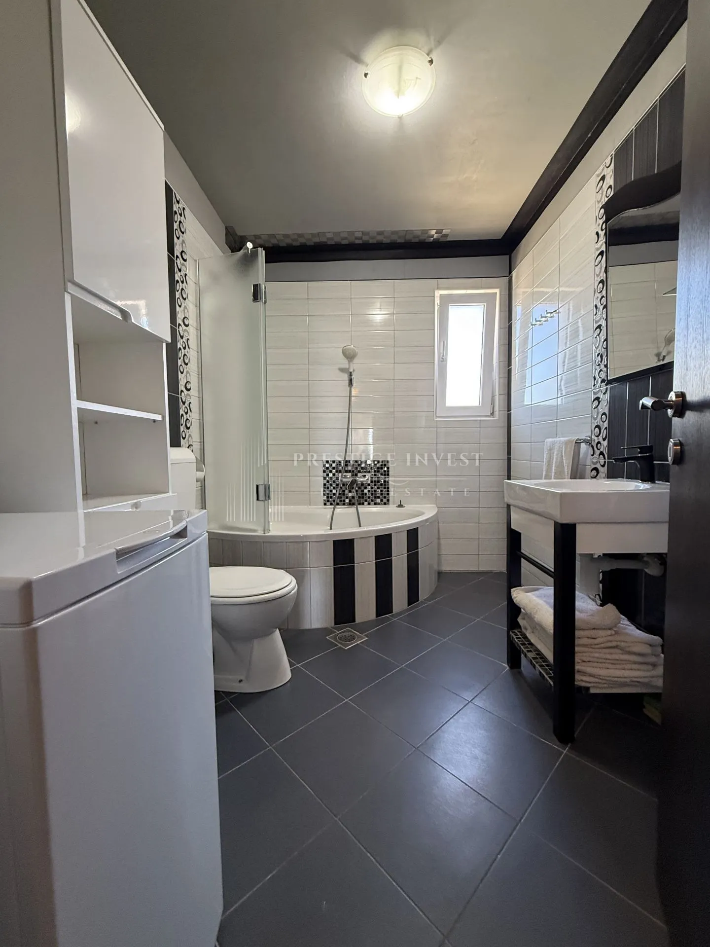 prvi red uz more- trosoban penthouse s krovnom terasom - slika 49