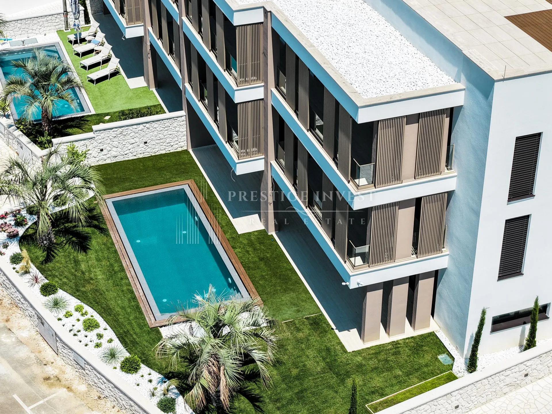 luksuzan stan s bazenom -prvi red do mora - slika 25