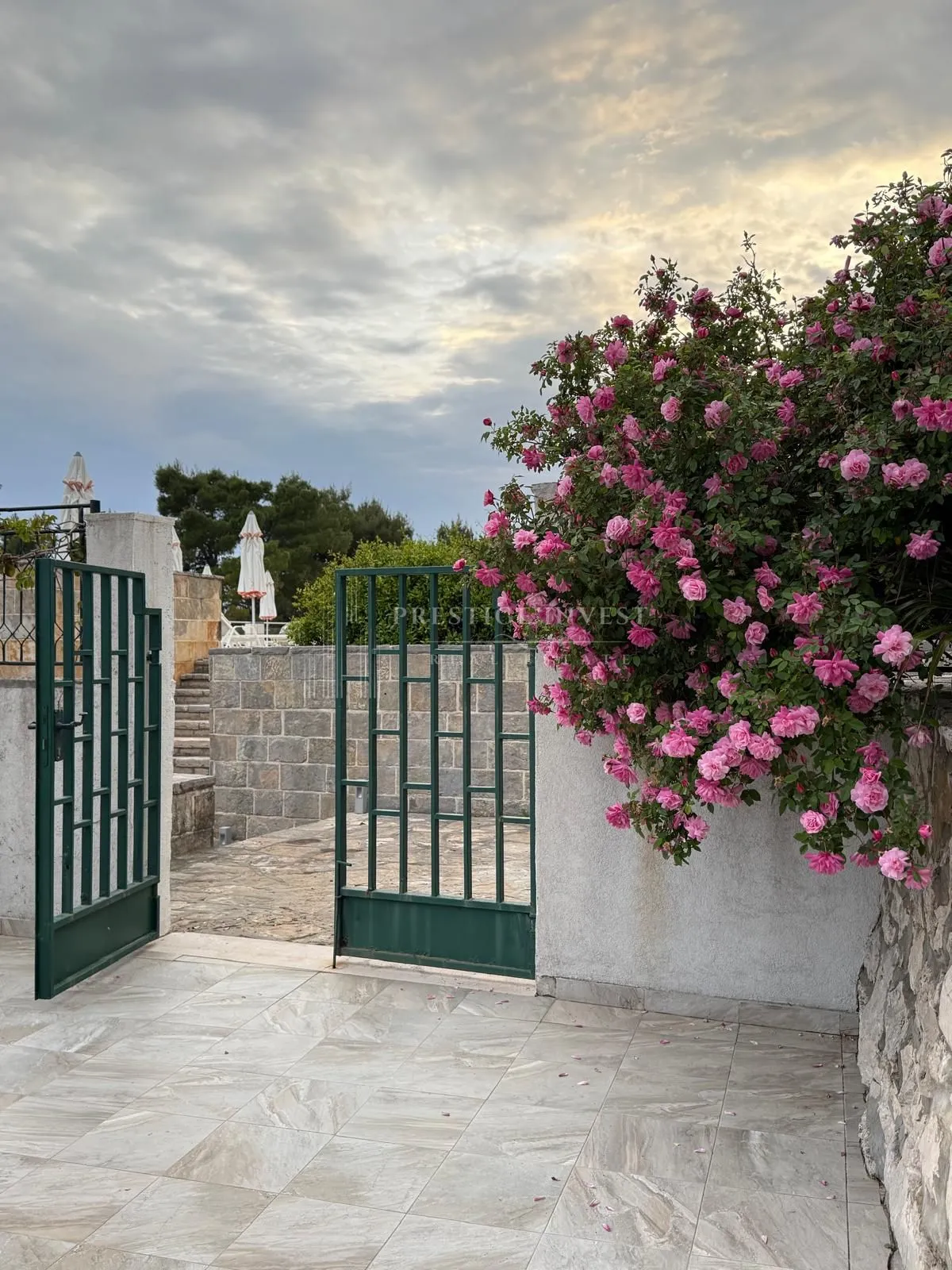 dubrovnik- prvi red uz more- jedinstvena prilika - slika 8