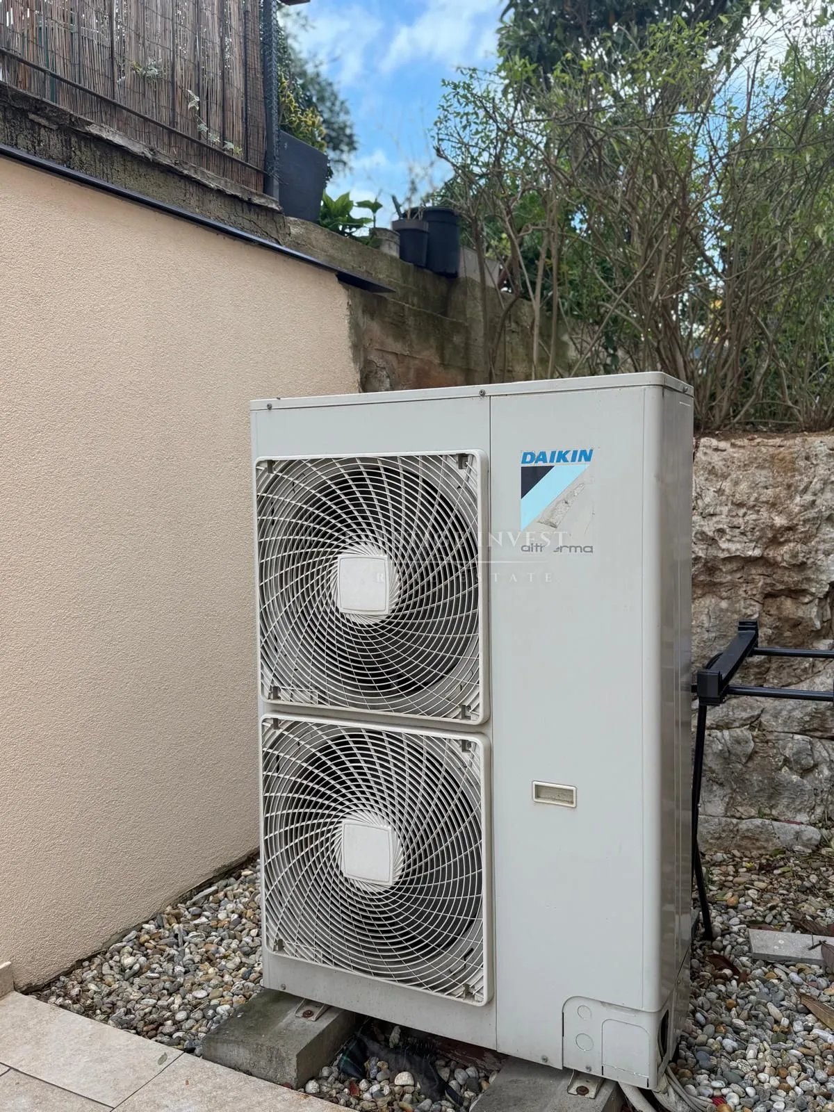 kuća s 3 stana - prvi red uz more - 580m2 - slika 65