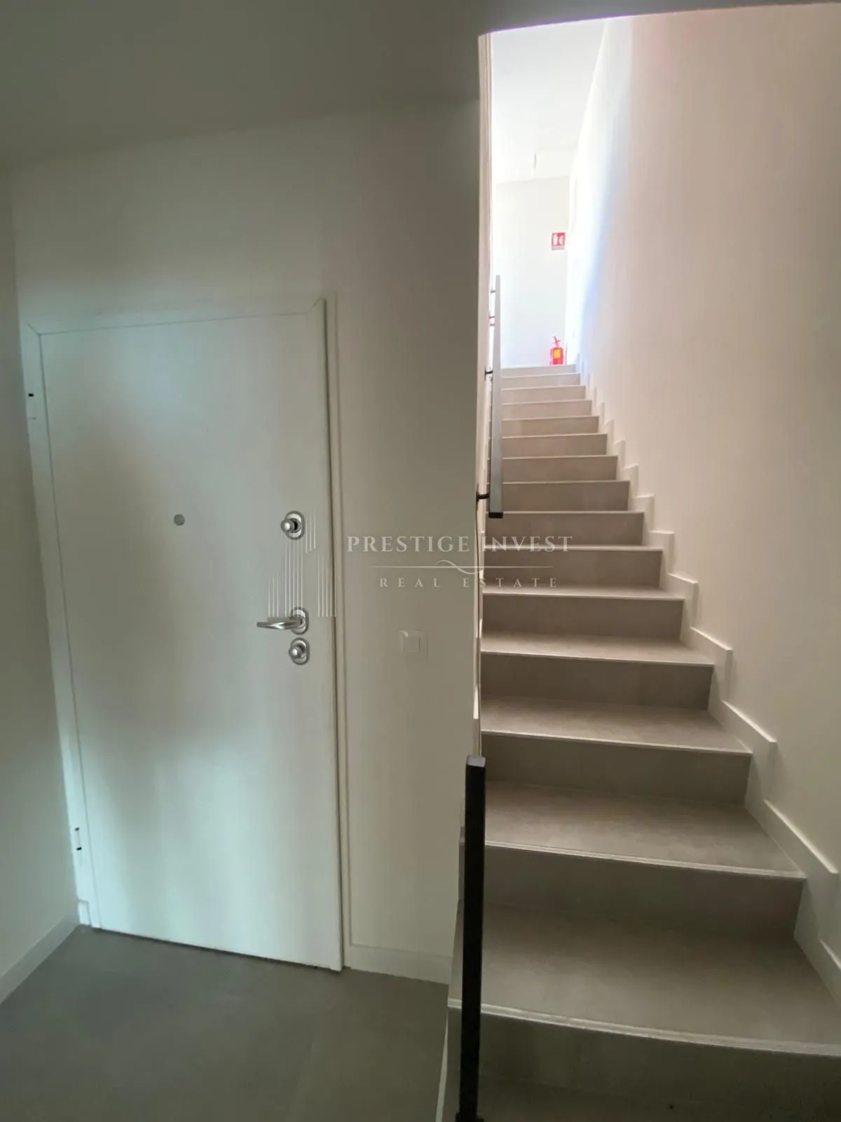 diklo- trosoban penthouse s krovnom terasom i pogledom na more - slika 8