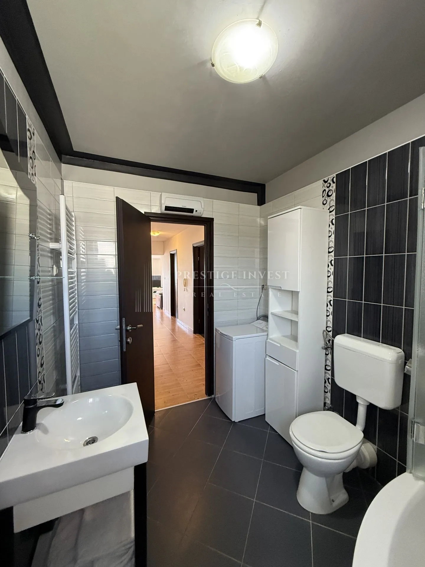 prvi red uz more- trosoban penthouse s krovnom terasom - slika 54