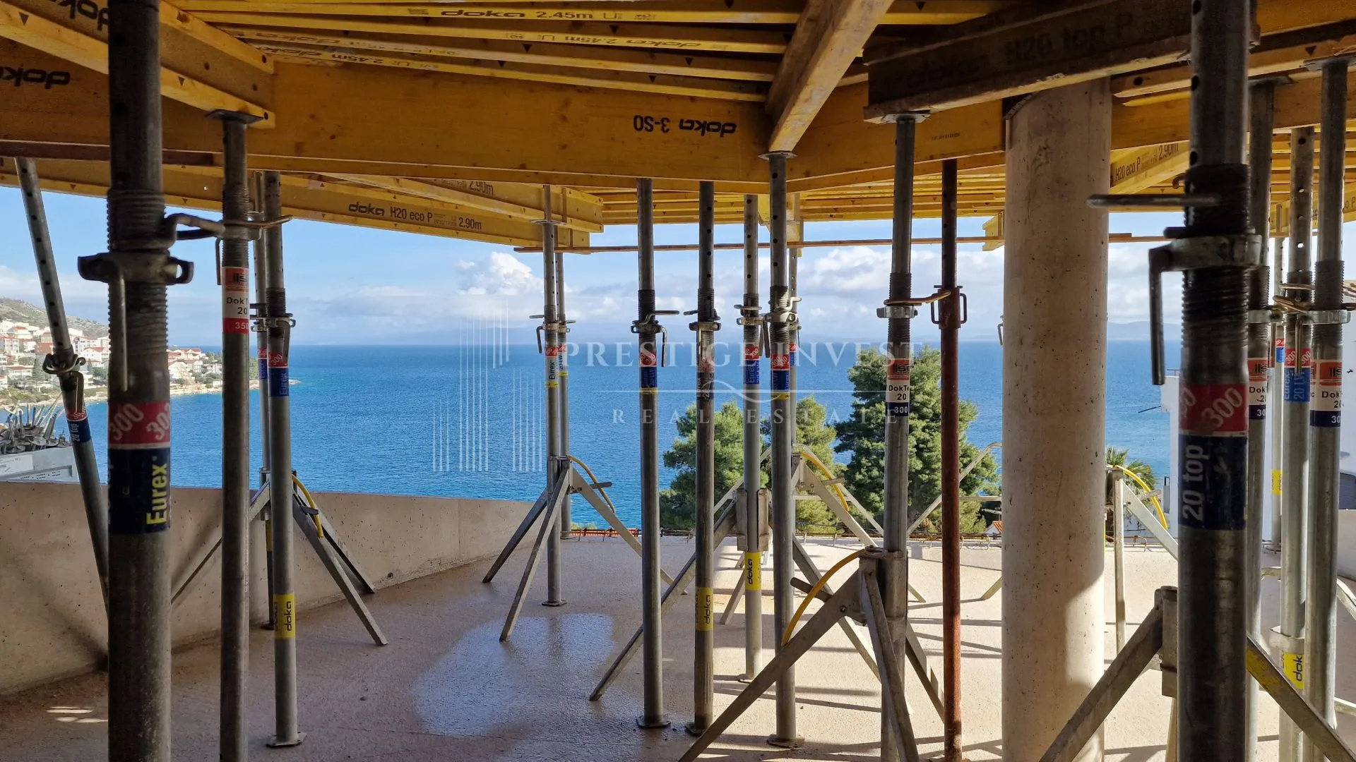 trogir-penthouse s krovnom terasom-103 m2-pogled na more - slika 3
