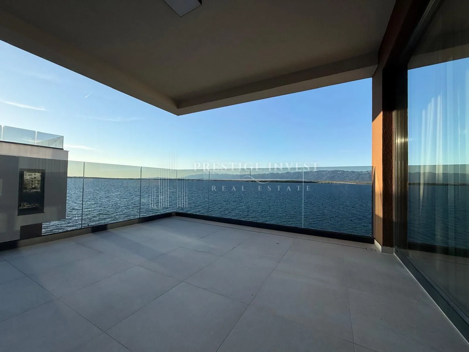 penthouse - s8- trosoban stan prvi red uz more - slika 15