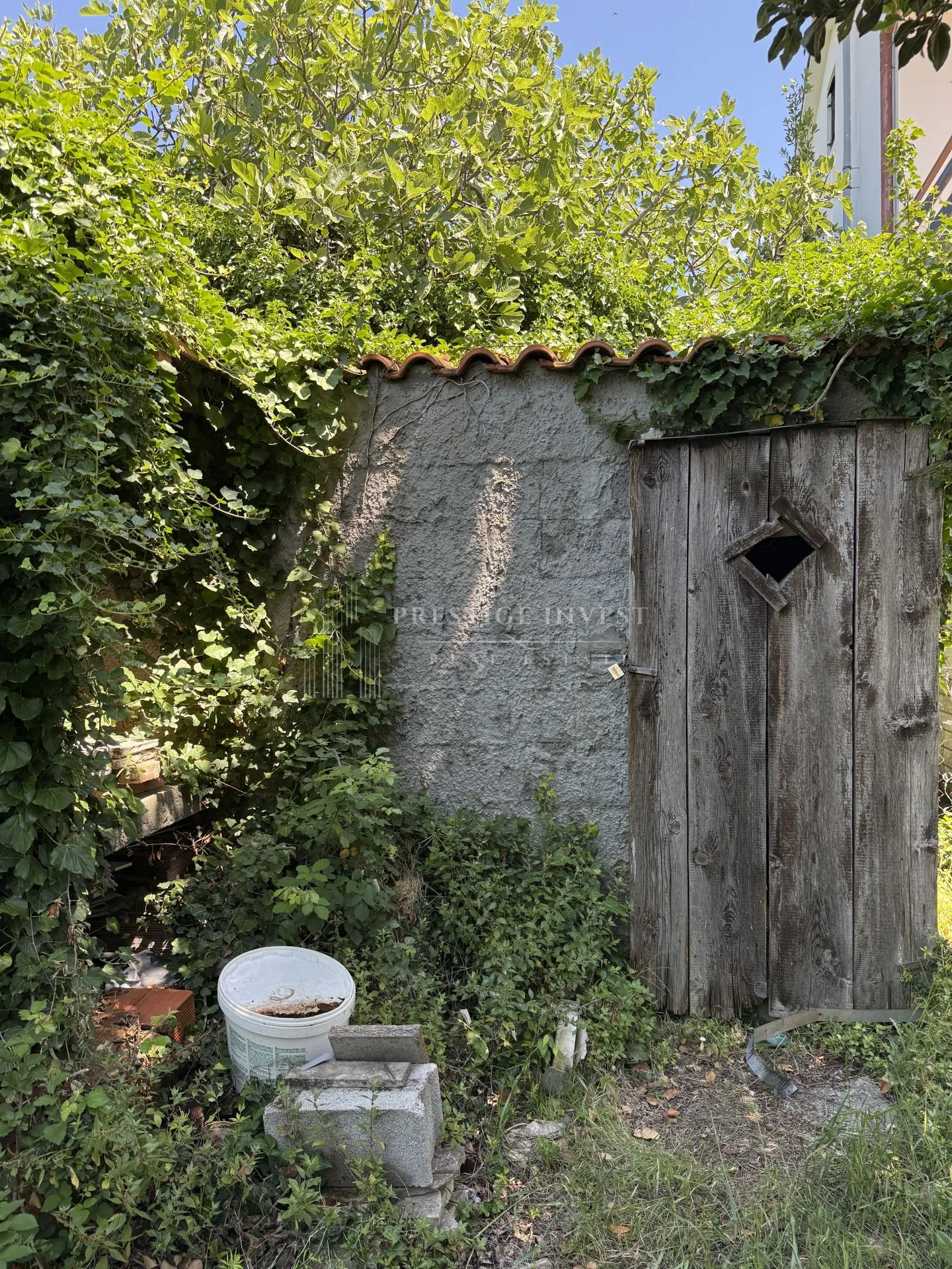 prvi red uz more- kuća s dvije stambene jedinice - slika 87