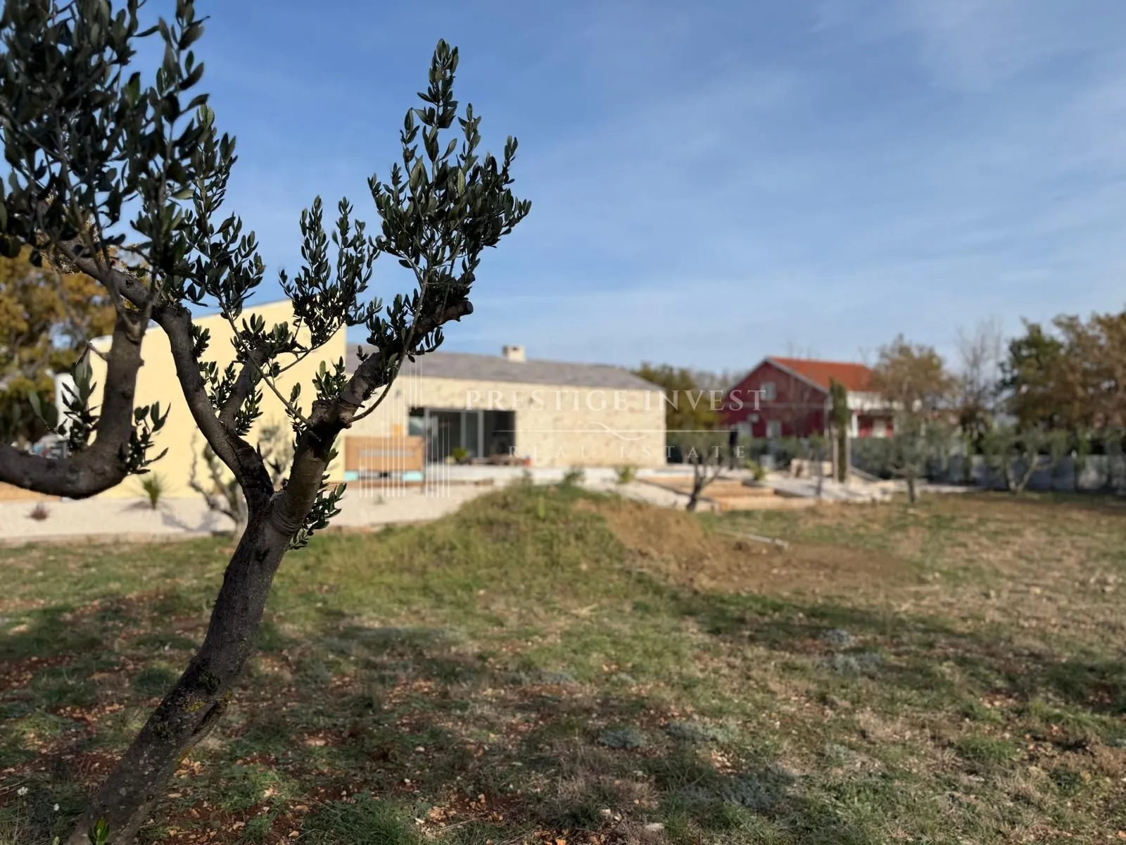 luksuzna prizemnica s 2550m2 okućnice i bazenom - slika 58
