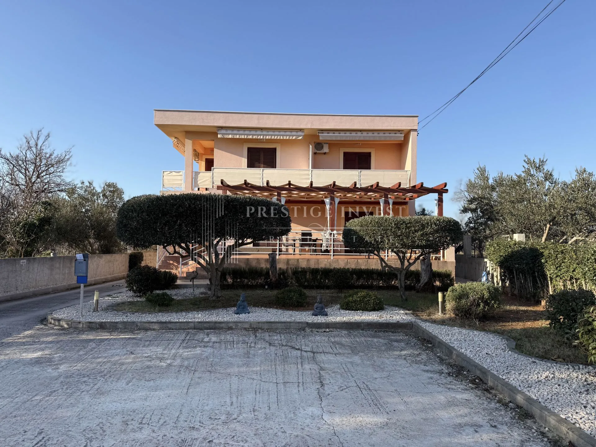 sukošan- apartmanska kuća -1900m2- 150m od plaže - slika 34