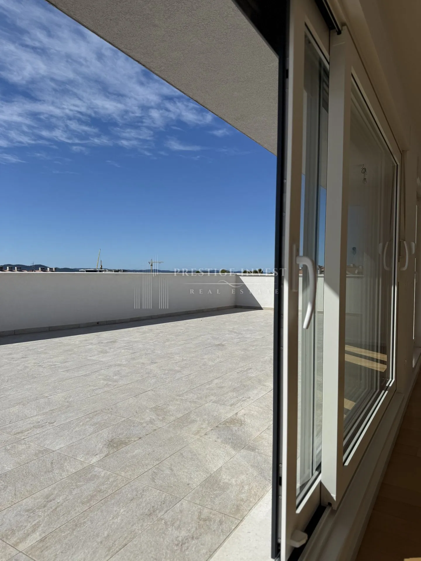 zadar-namješten trosoban penthouse s garažom - slika 13