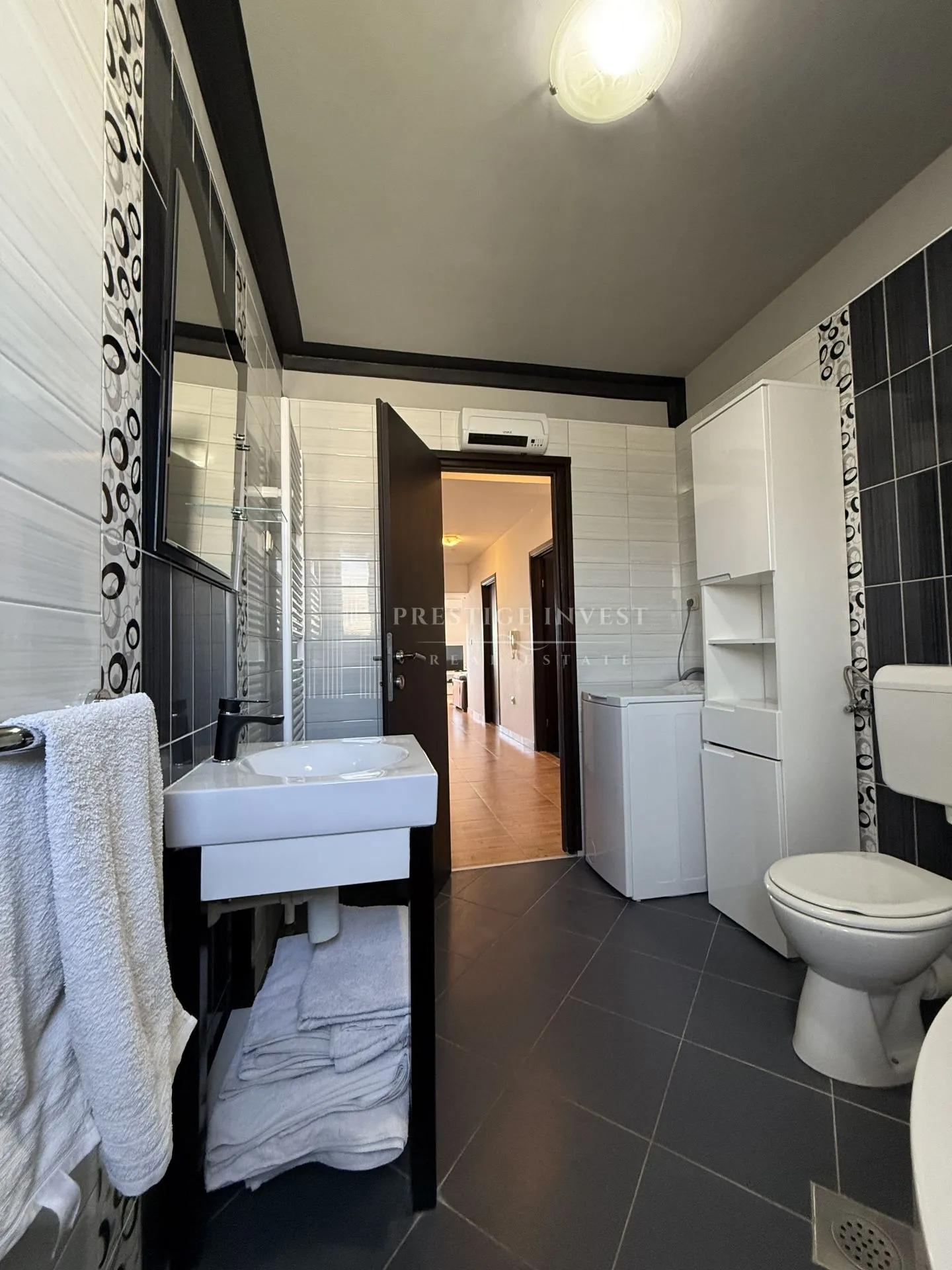 prvi red uz more- trosoban penthouse s krovnom terasom - slika 55