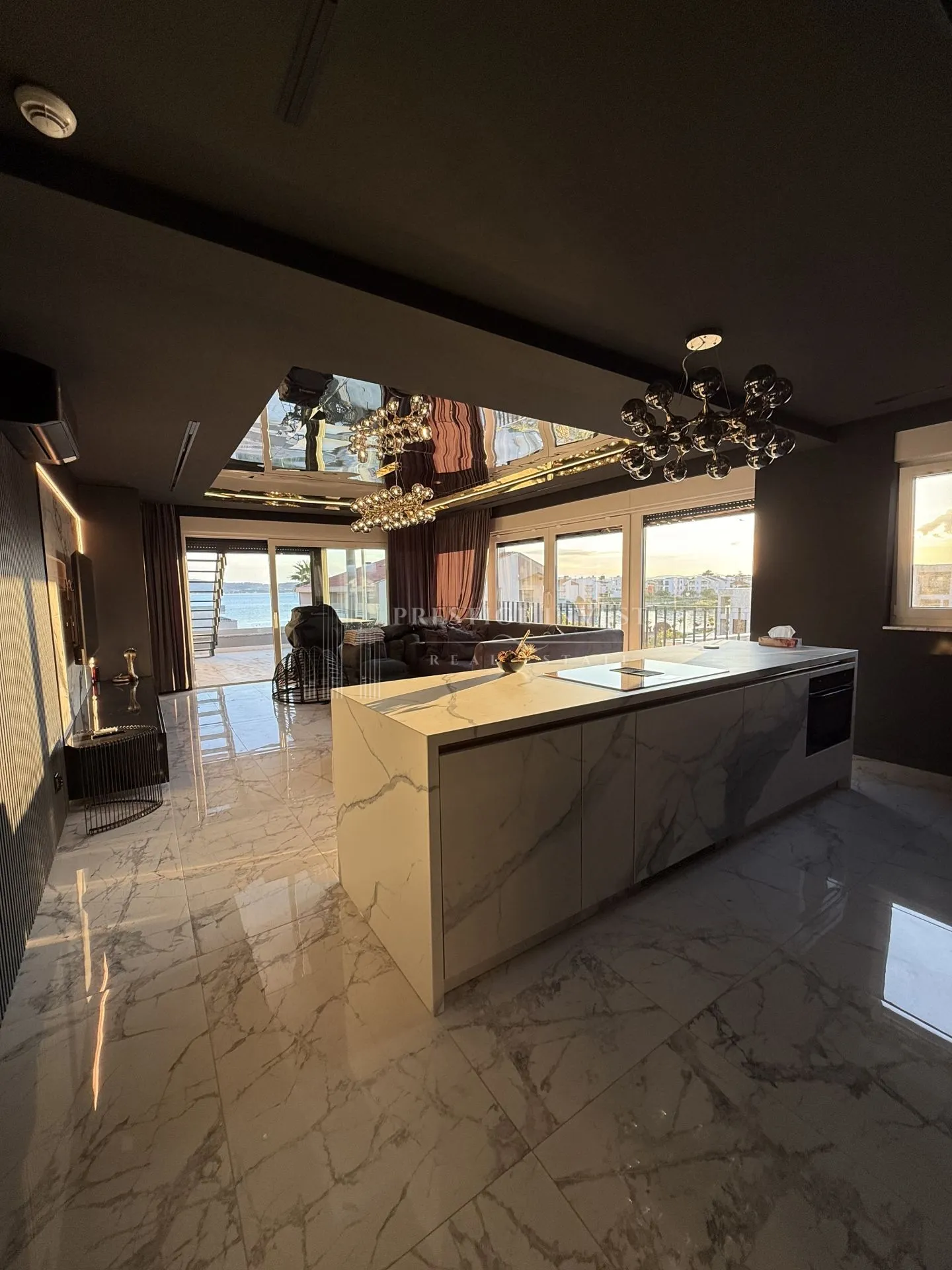 ekskluzivan penthouse- drugi red od plaže - slika 26