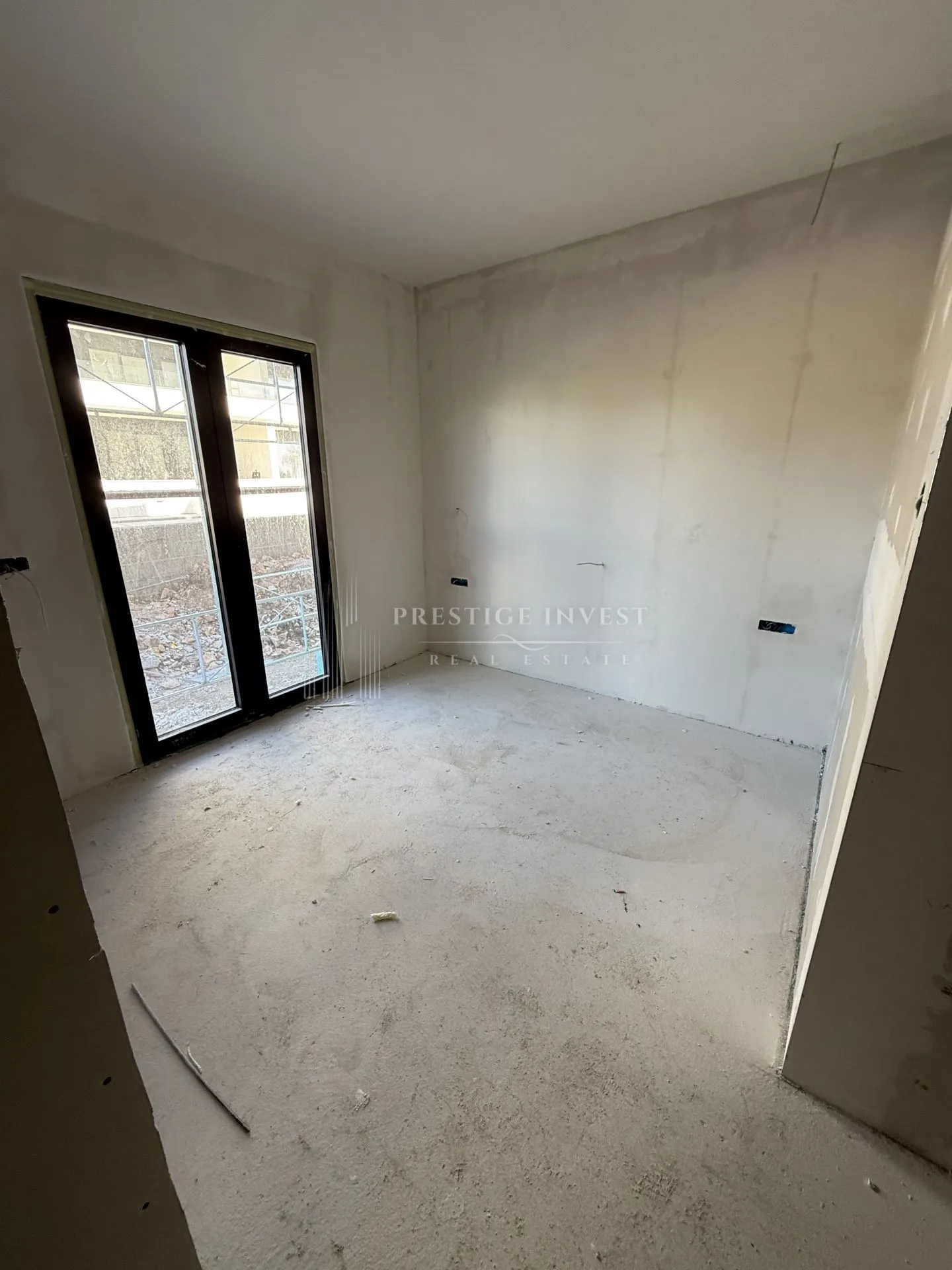 prvi red uz more- 3soban stan s bazenom- 240m2 - slika 35