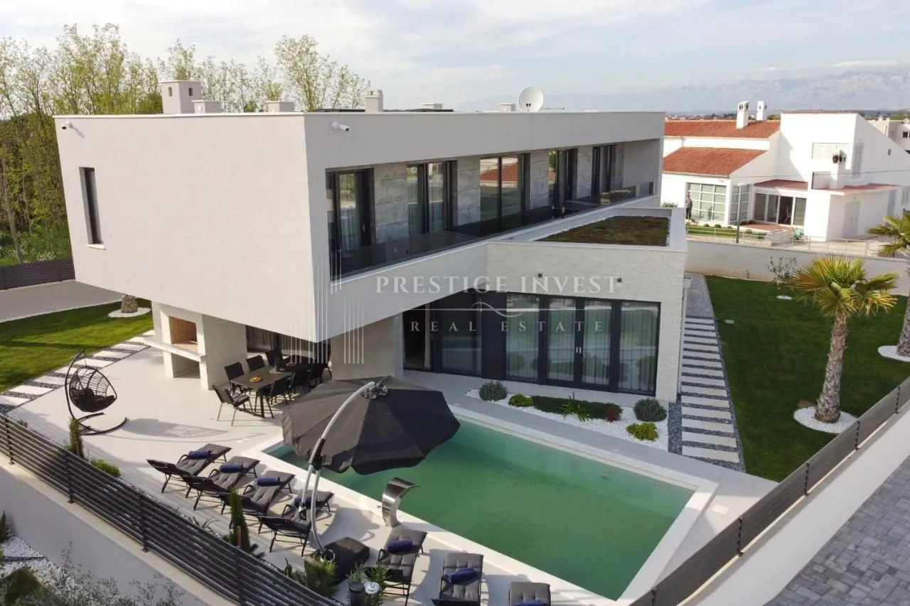zadar-zaton- vila s bazenom u blizini mora - slika 2
