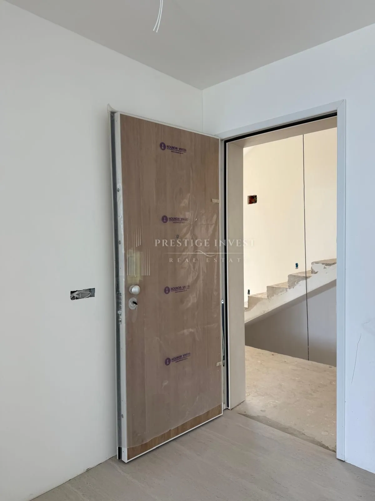 penthouse s privatnim liftom i krovnom terasom- prvi red - slika 23