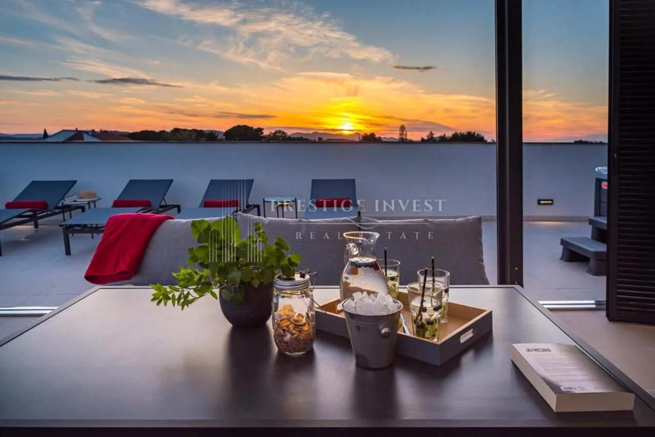 luksuzan penthouse s krovnom terasom-230m2- drugi red uz more - slika 5