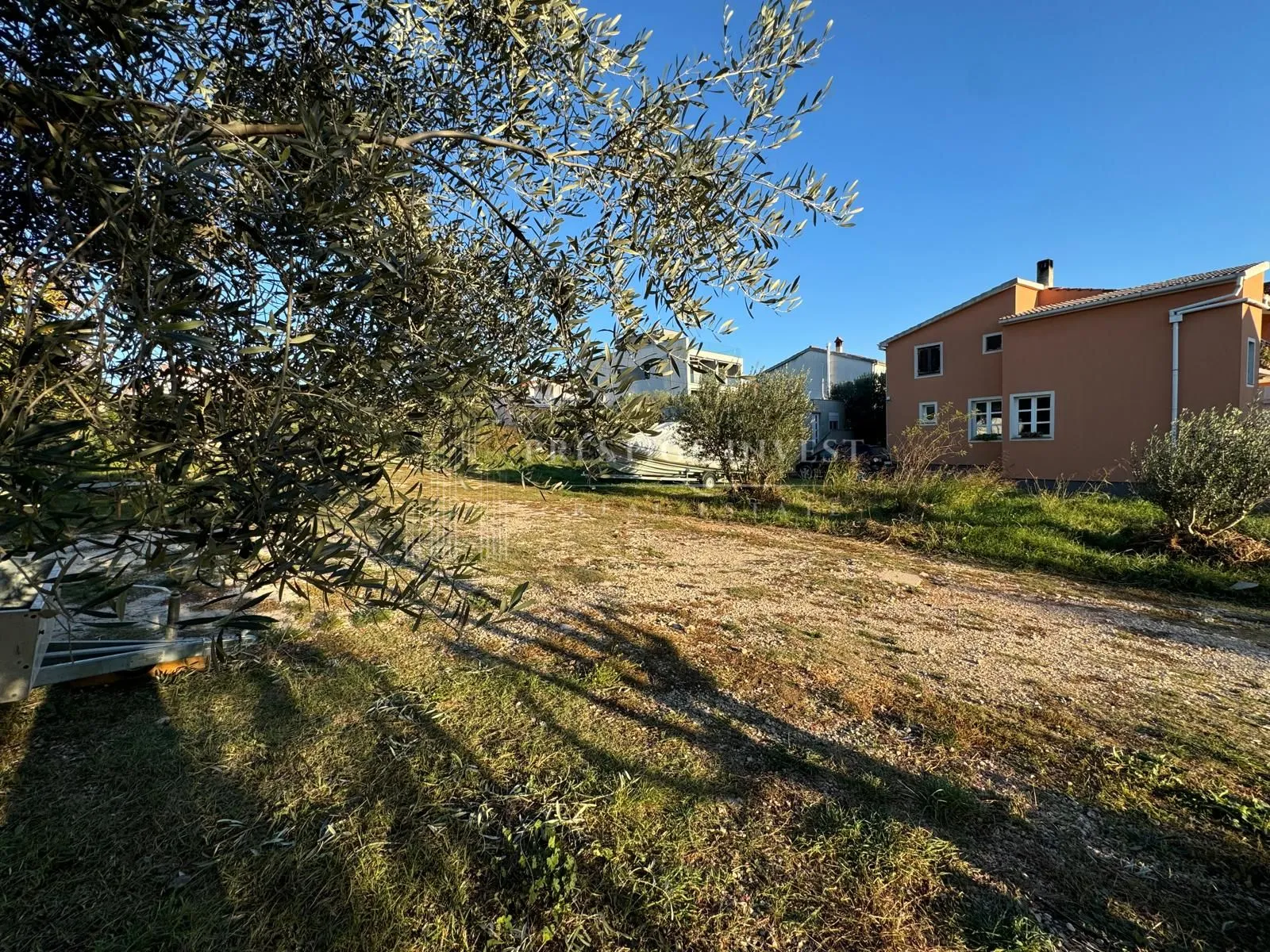 zadar- građevinski teren 2500m2- pogled na more - slika 2