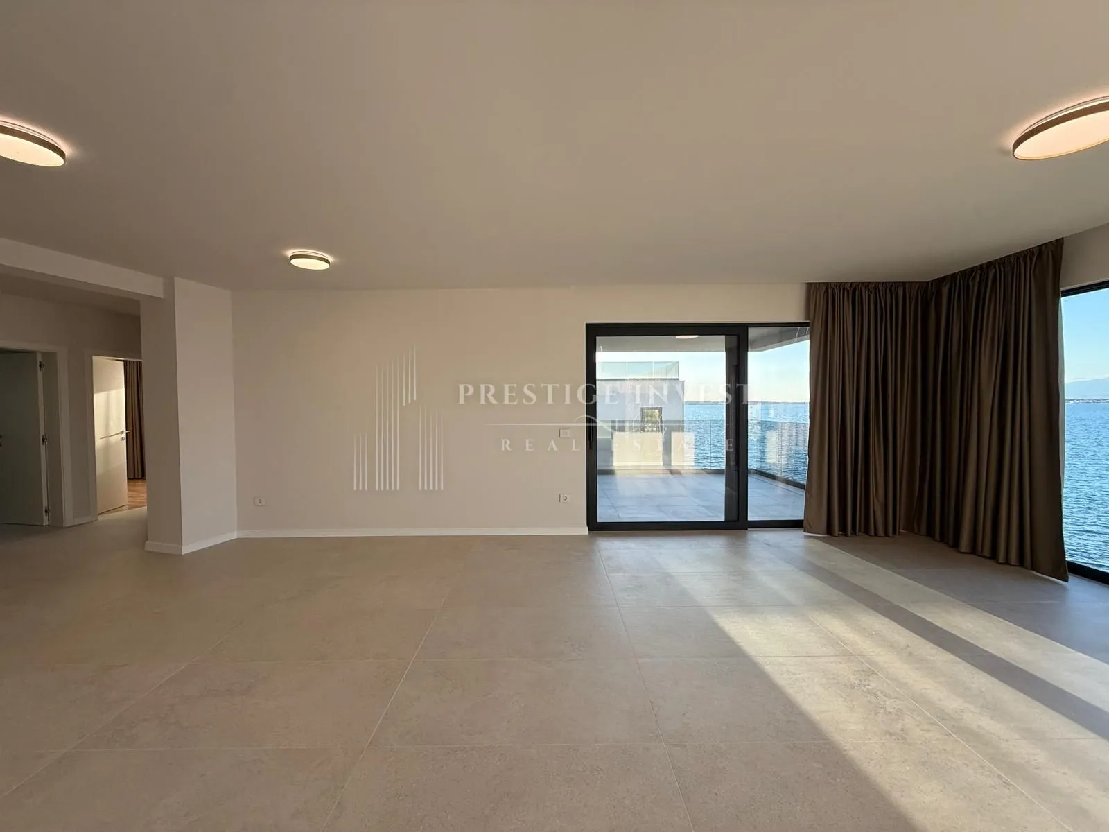 penthouse - s8- trosoban stan prvi red uz more - slika 20