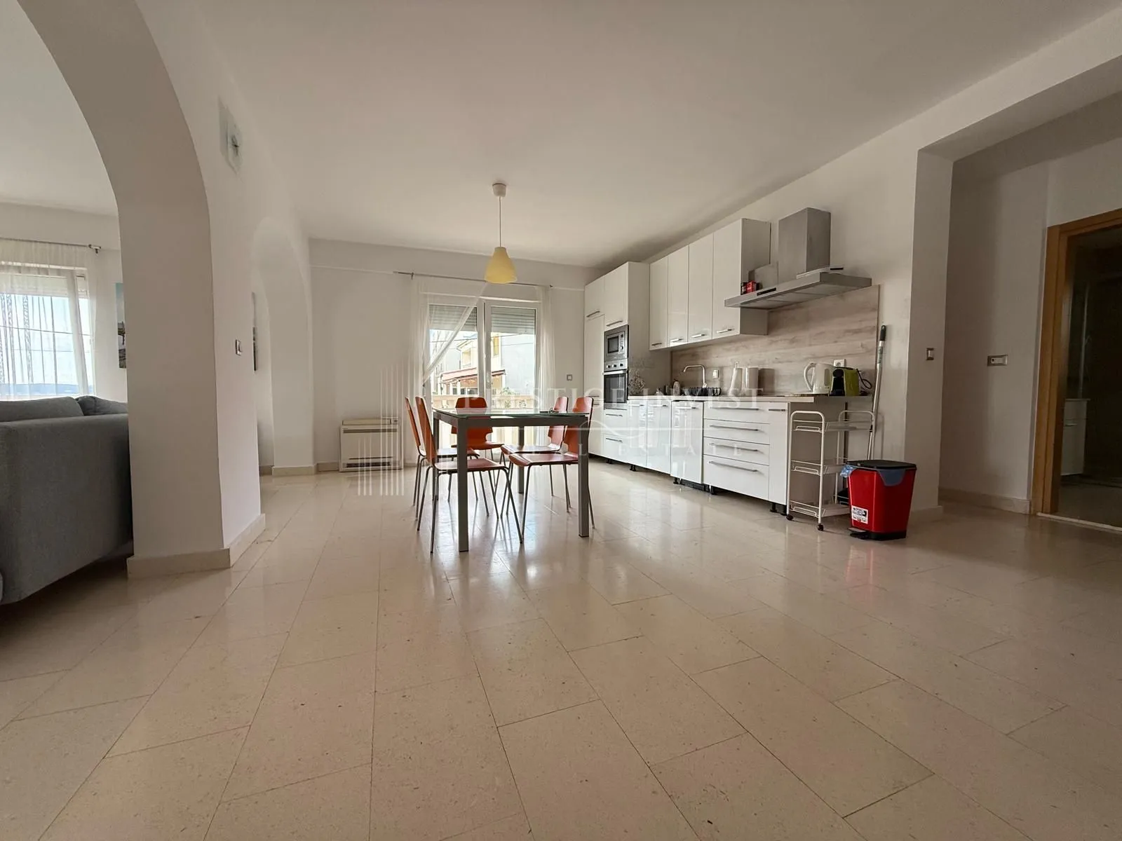 kuća s 3 stana - prvi red uz more - 580m2 - slika 57