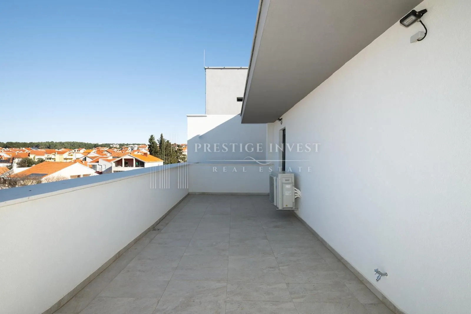 zadar-namješten trosoban penthouse s garažom - slika 33