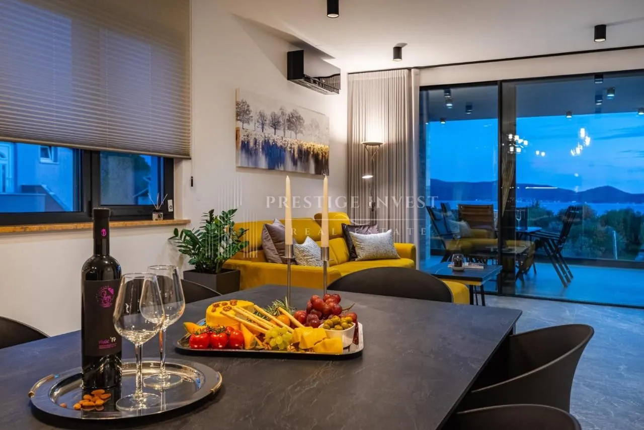 luksuzan penthouse s krovnom terasom-230m2- drugi red uz more - slika 4