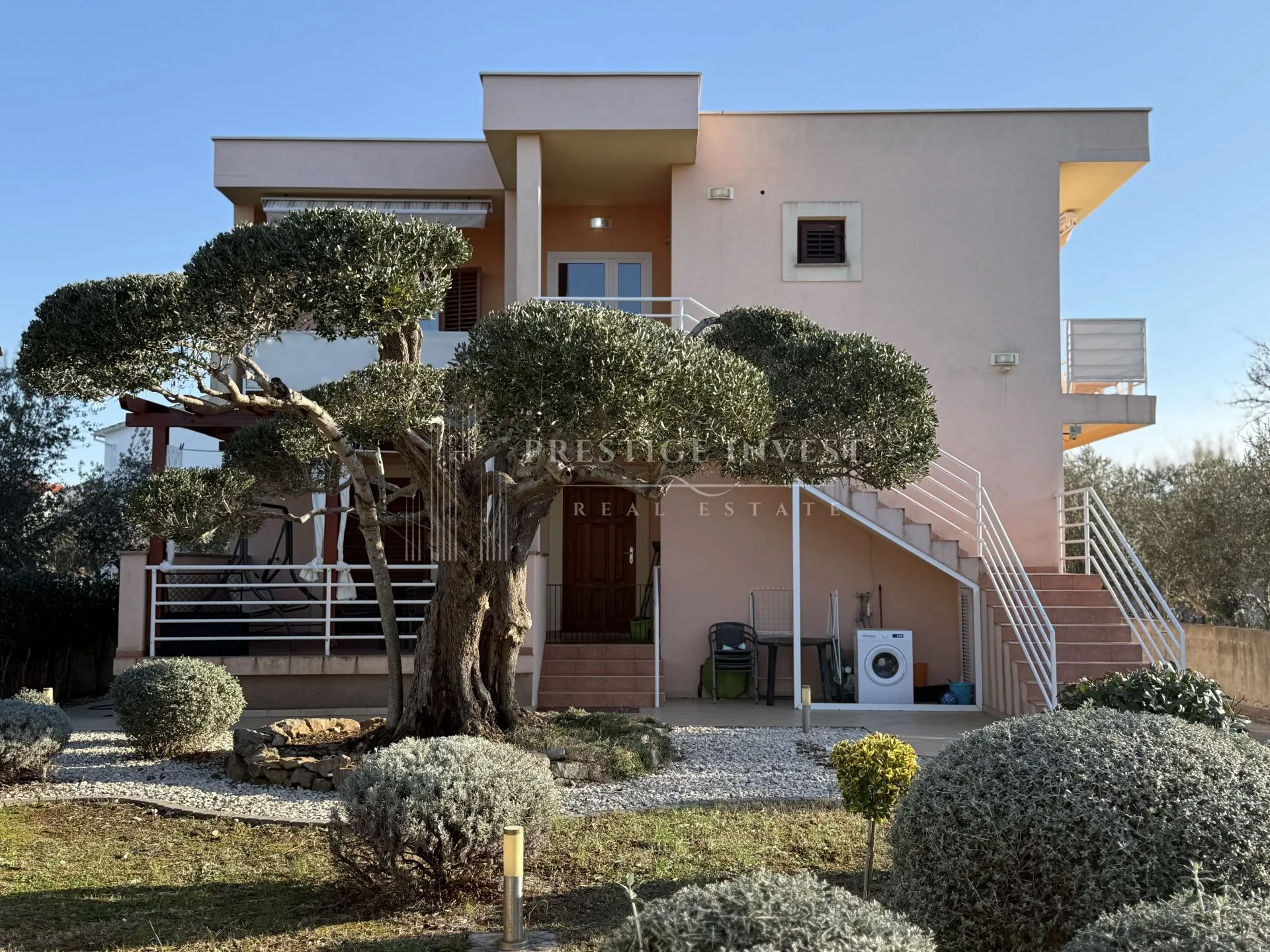 sukošan- apartmanska kuća -1900m2- 150m od plaže - slika 2