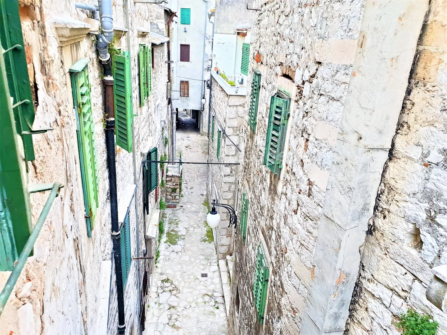 prilika! kuća na samoj rivi u šibeniku! - slika 32