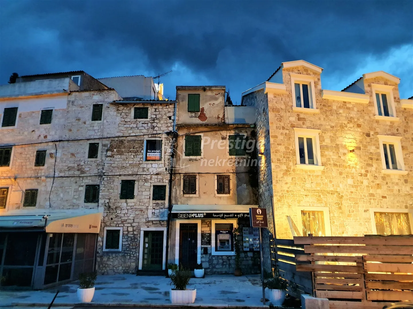 Prilika! Kuća na samoj rivi u Šibeniku!