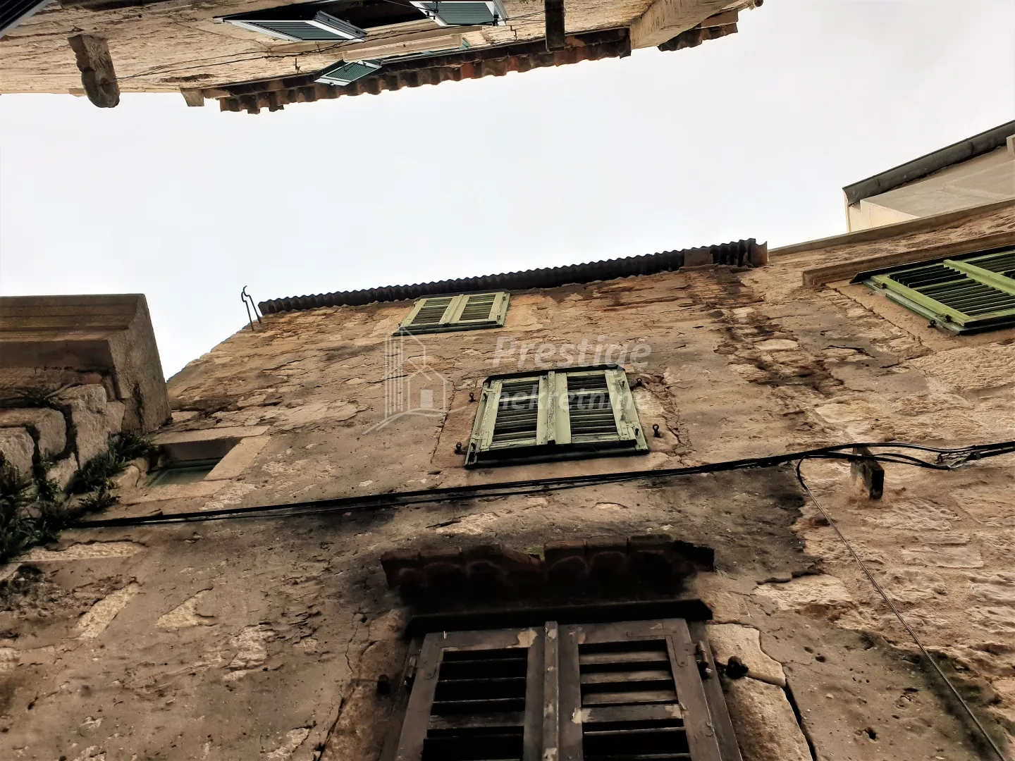 prilika! kuća na samoj rivi u šibeniku! - slika 25