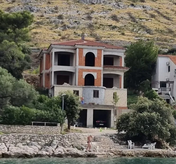 prodaja - kuća - šparadići - prvi red do mora - 364m2 + garaža - slika 2