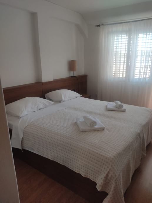 !!PRVI RED UZ MORE,HOTEL: Tisno, uslužna djelatnost, 860 m2 (prodaja)