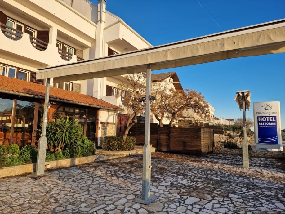 !!prvi red uz more,hotel: tisno, uslužna djelatnost, 860 m2 (prodaja) - slika 7