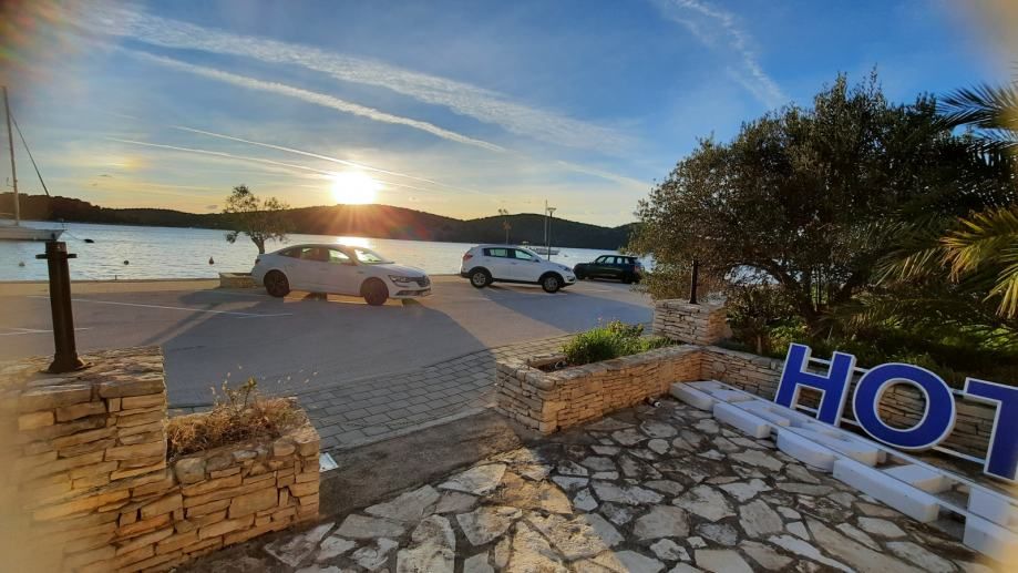 !!prvi red uz more,hotel: tisno, uslužna djelatnost, 860 m2 (prodaja) - slika 17