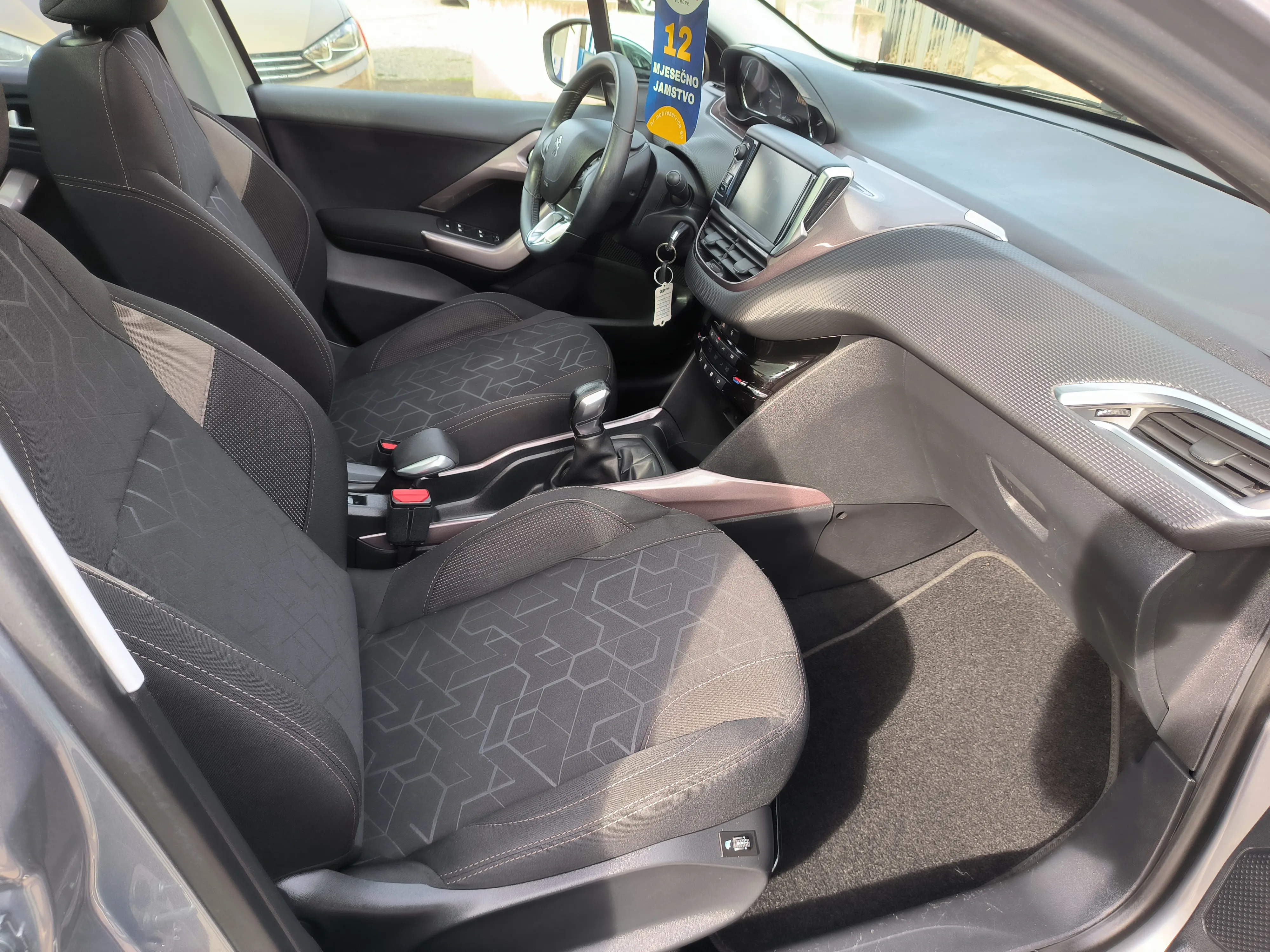 peugeot 2008 1,6 e-hdi style, v. servis, servisna, jamstvo, reg. 1 god - slika 12