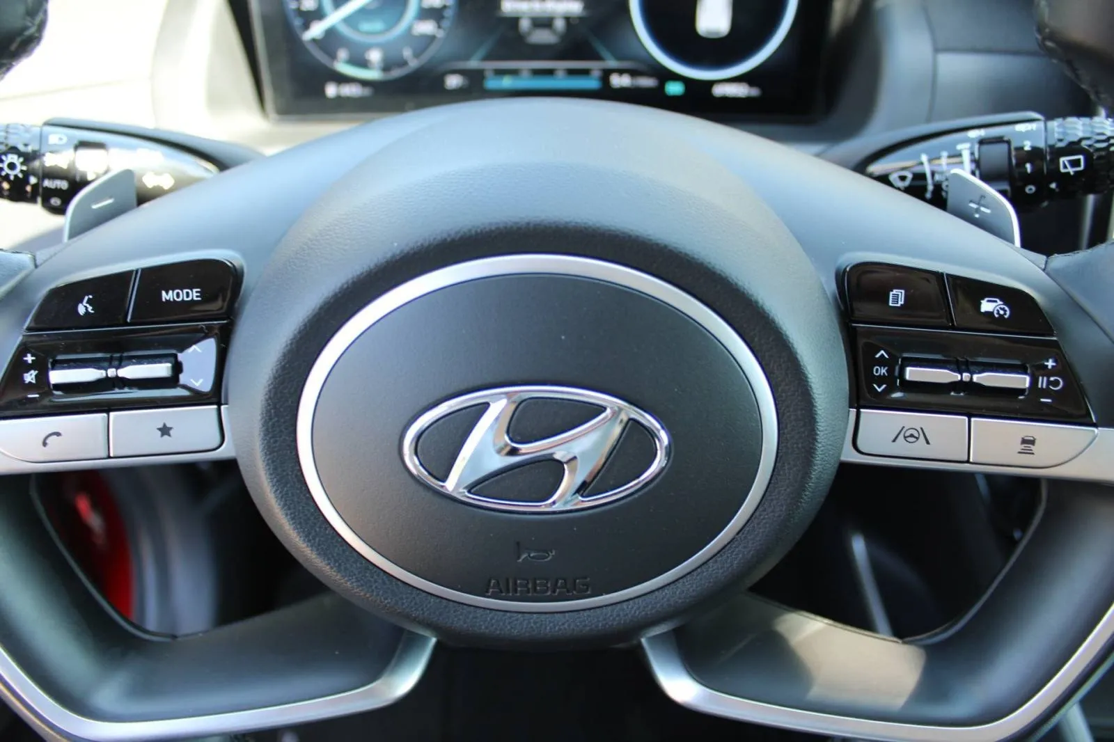 hyundai tucson 1.6 crdi automatik *led, navigacija, kamera* - slika 20