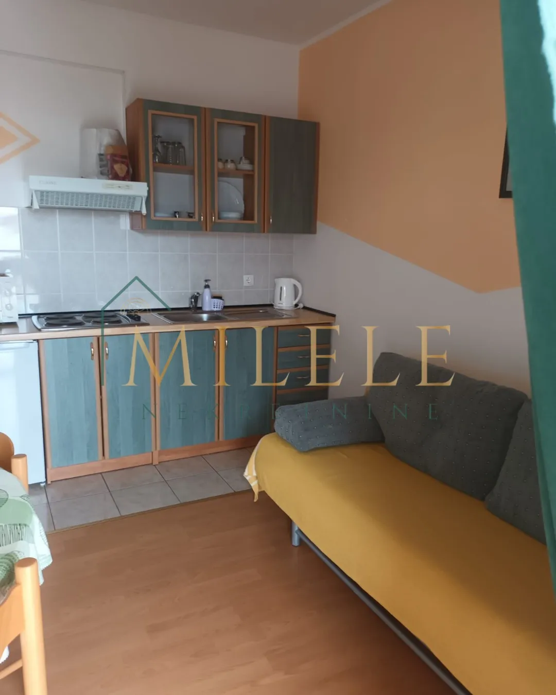vodice kuća sa 5 apartmana - slika 13