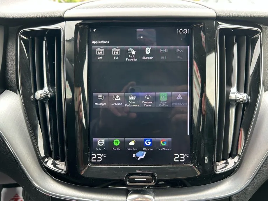 volvo xc60 2.0 d3 2018.,servisna, navi, kamera, park senz, alu 18.... - slika 17