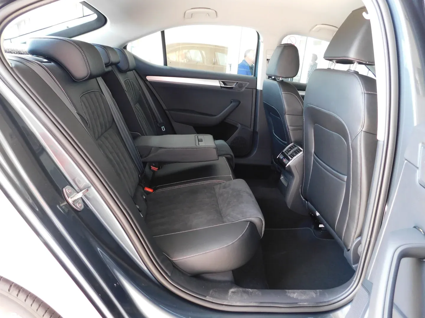 07400 škoda superb business 2.0 tdi dsg - slika 16