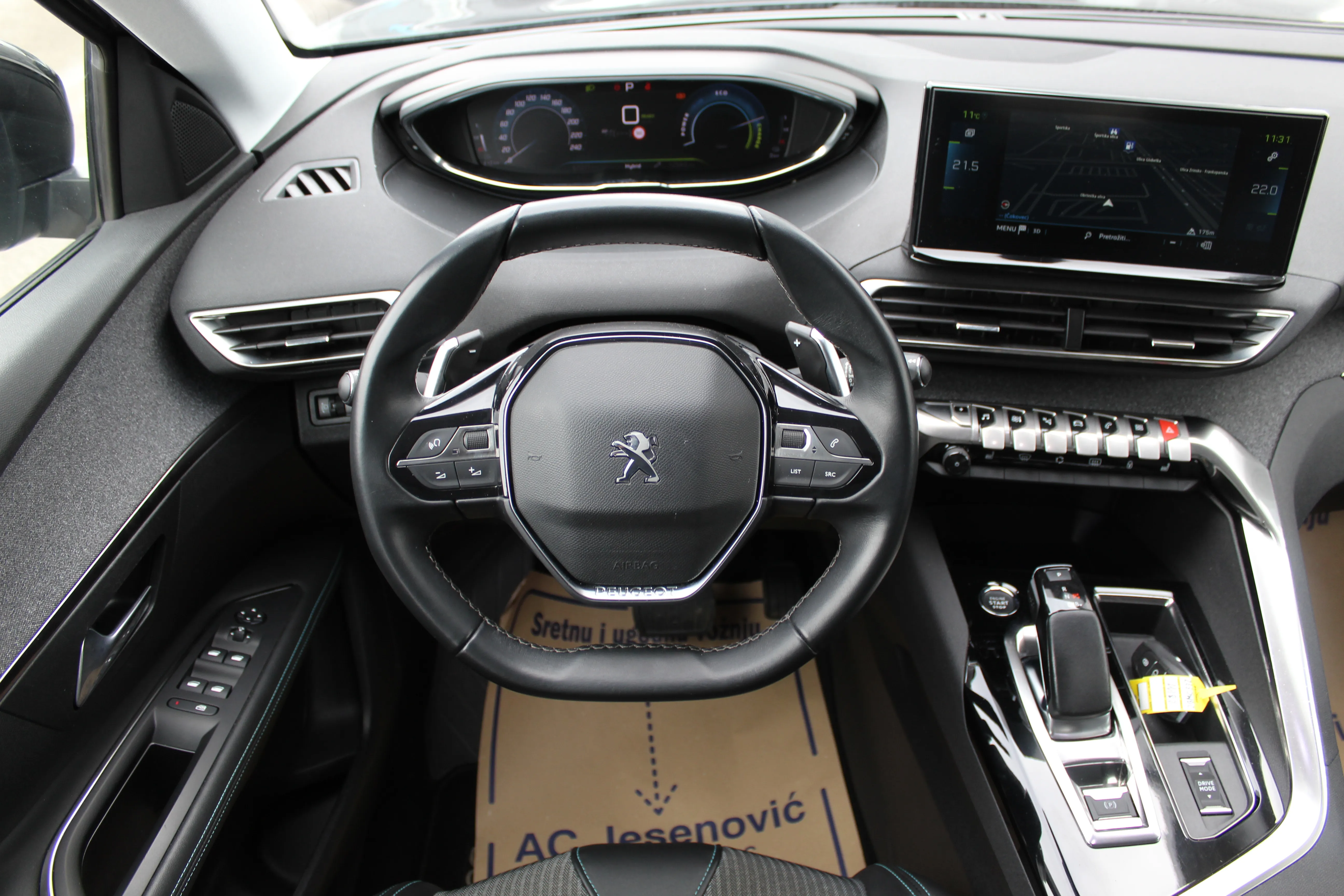 13084 peugeot 3008 phev 225 allure pack aut. - slika 9