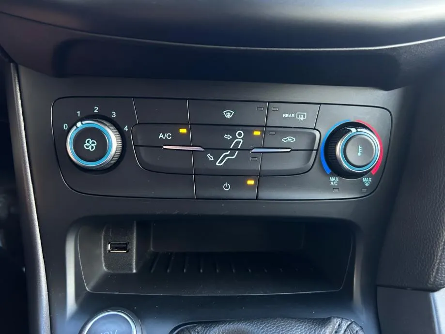 ford focus 1,5 tdci - 2015 - 140.000km - navi - servisna - reg 1 god! - slika 13