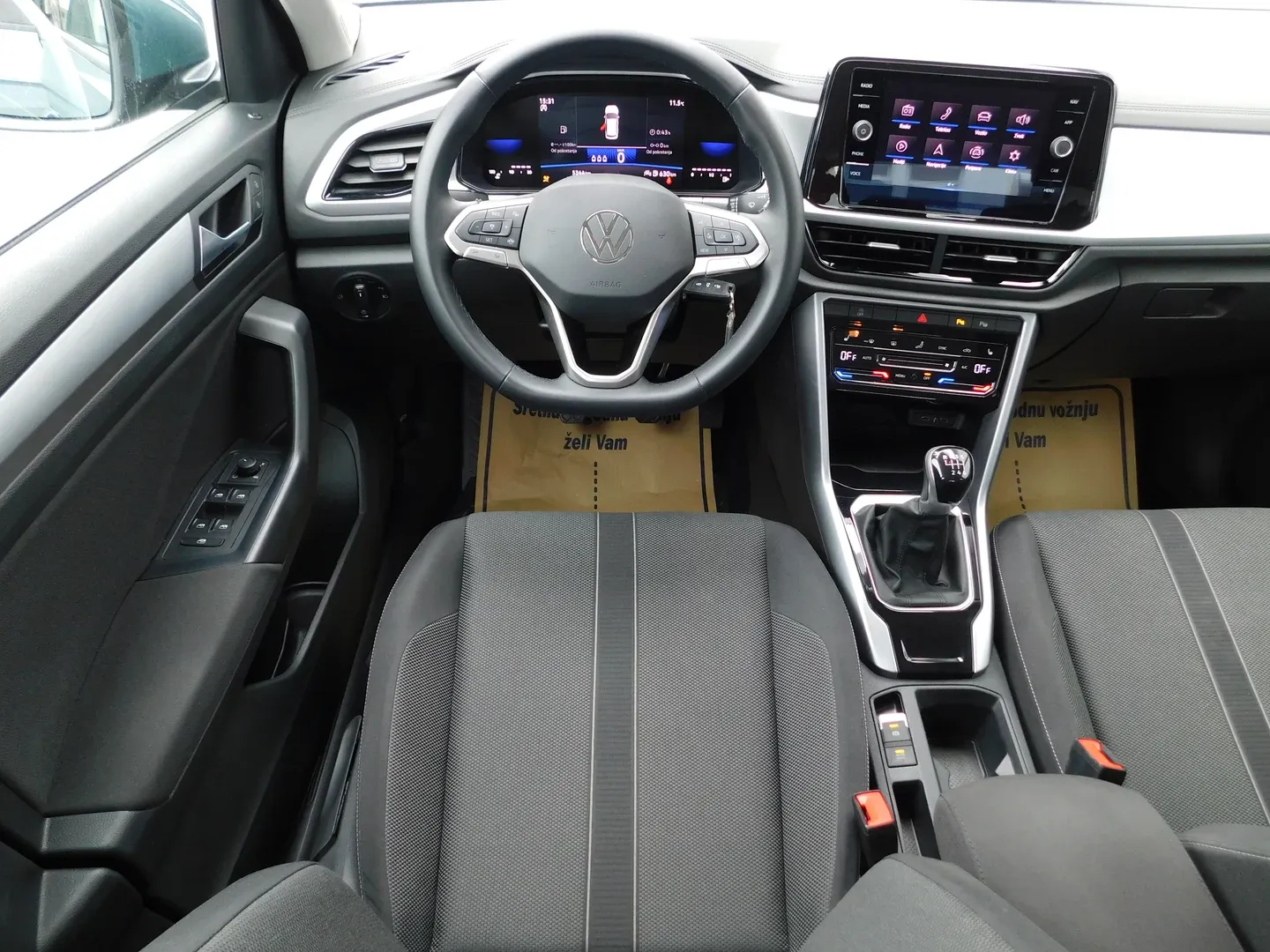 10422 volkswagen t-roc 1.0 tsi life - slika 10