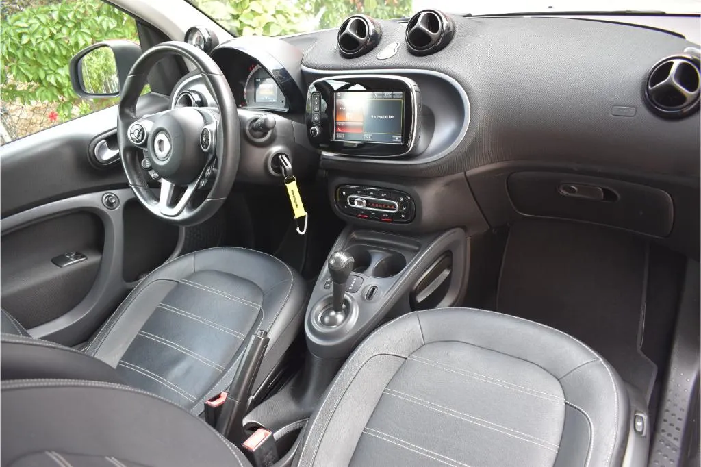 smart fortwo 60kw multimedia,koža,panorama-prime - slika 12