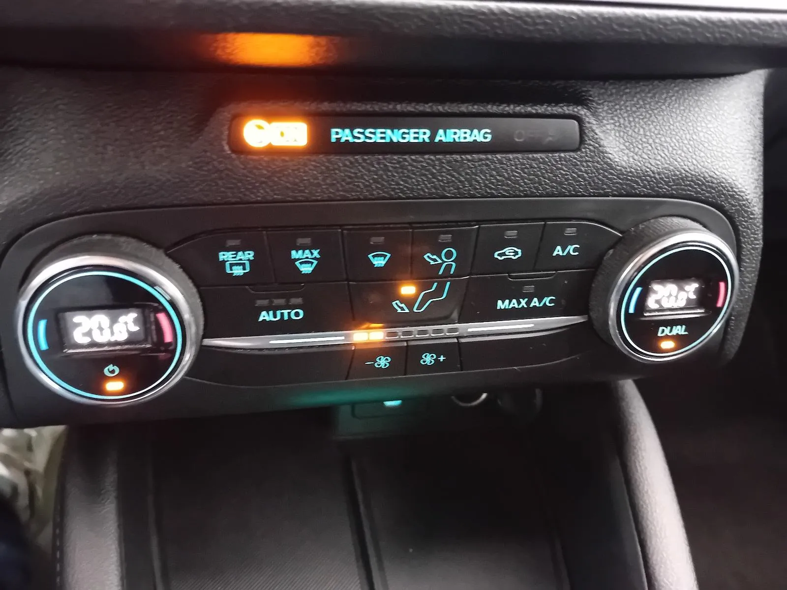 ford focus karavan 1,5 tdci ,do 2 godine jamstva,u sustavu pdv-a. - slika 11