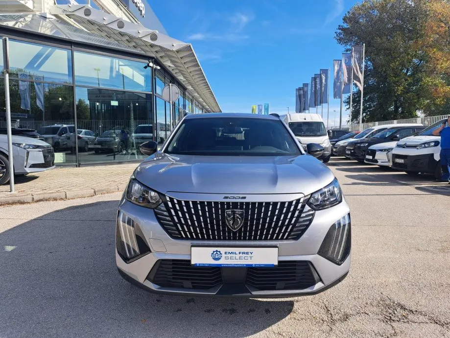 peugeot 2008 allure 1,2 puretech 100 ks - slika 8