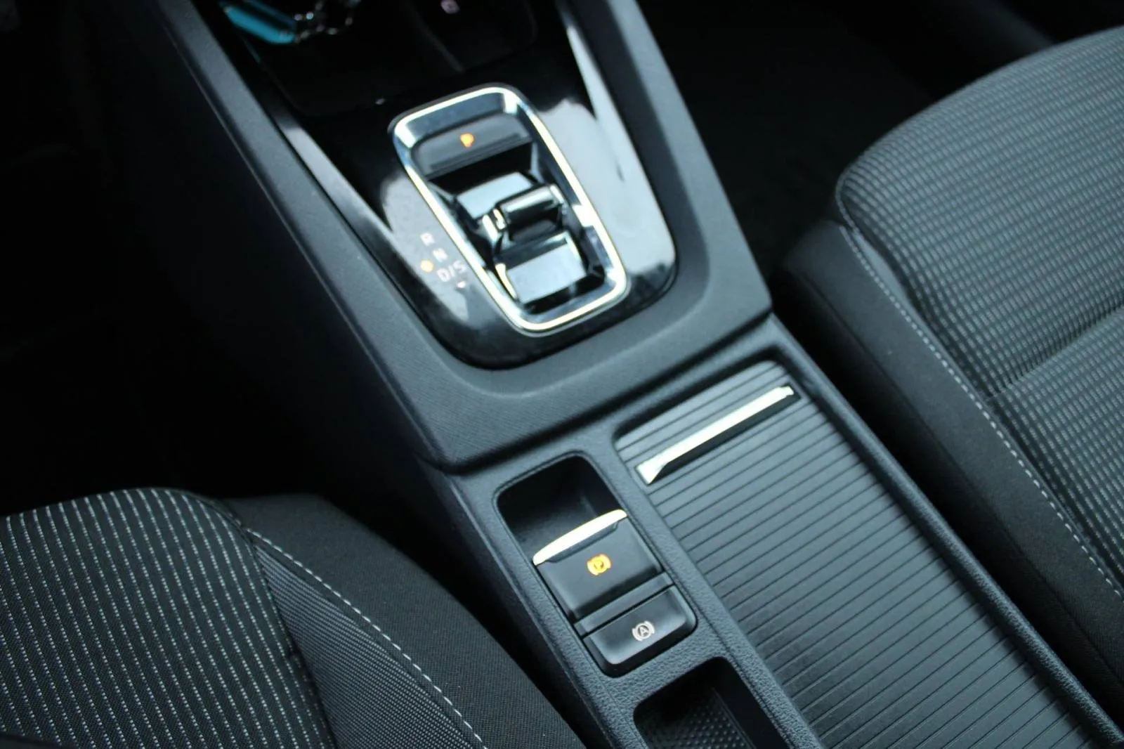 škoda octavia combi 2.0 tdi dsg executive *led, navigacija* - slika 20