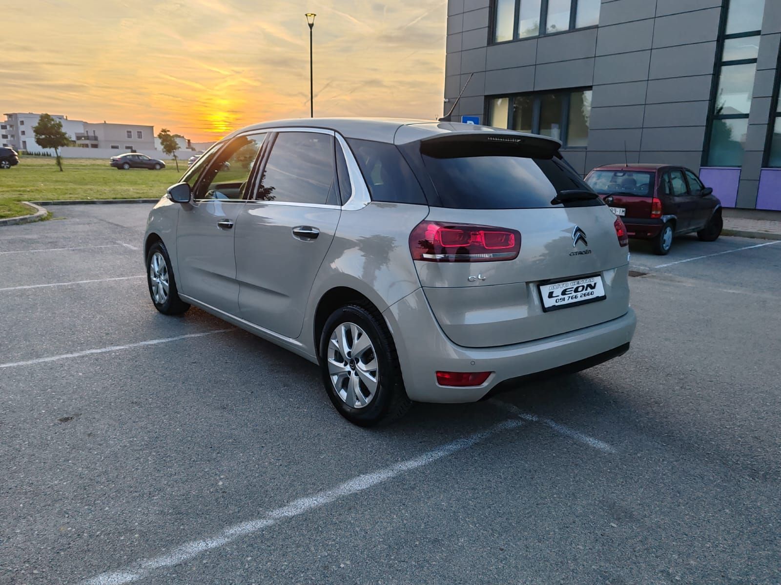 citroën c4 picasso 1,2 s&s seduction ,2016 g. 119000 km. - slika 6